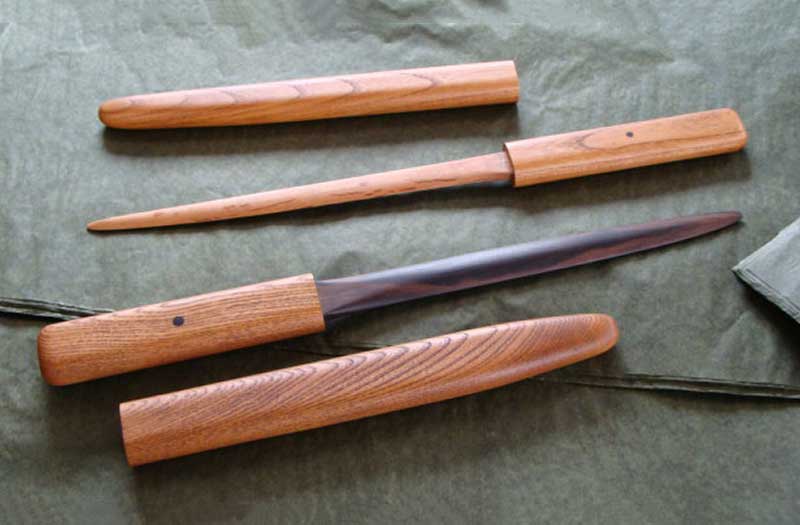 木工家清水久勝が制作した欅無垢材の鞘付きのペーパーナイフ
