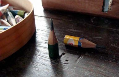 木工作業に使っているとても短い鉛筆