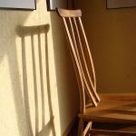 arco chair クオーレ SHIMS FUNITUREが樽材を使って制作したarco styleの椅子の樽の湾曲部を使用した高い背もたれ部分