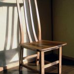 arco chair / クオーレ SHIMS FUNITUREが樽材を使って制作したarco styleの椅子の樽の湾曲部を使用した高い背もたれ部分