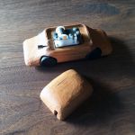 オルゴール /キャブ inside SHIMS FURNITURE制作の楢無垢材を車の形に削ったミュージックボックスの内部