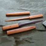 鞘付きペーパーナイフ 黒檀の刃に欅の持ち手と鞘、赤樫に欅の持ち手と鞘の2種類のペーパーナイフ