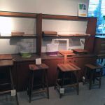 tekona2015-02 清水久勝・まゆみ展 工芸ギャラリー手児奈展示風景 椅子プレート フェルトポットカバー