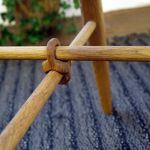 arco stool / 結 SHIMS FUNITURE樽材で作ったスツール 脚部は十字形の繋ぎが入っていて中心に結び目の飾り止めがついている