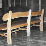 solid bench / コスタ 楢無垢材で作った背もたれが波の形のベンチの背面