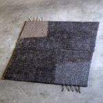 tekona2015-06 工芸ギャラリー手児奈2015 出品maishims制作のフェルトのラグ チャコールグレー&グレー、チャコールグレーとベージュの2枚組